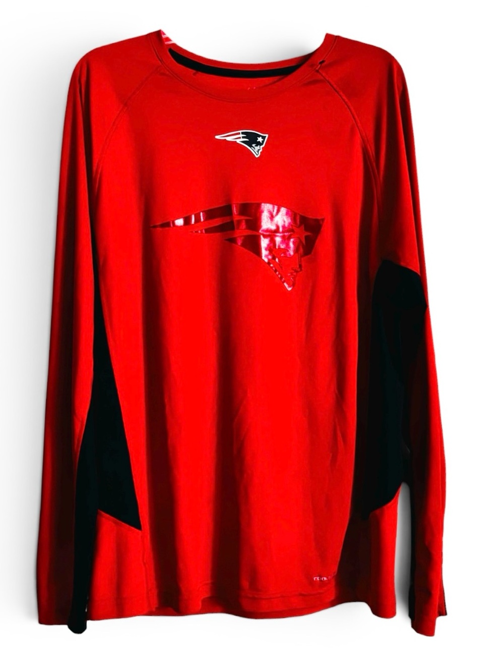 NWOT Majestic Men’s L New England Patriots long-sleeve polyester tee